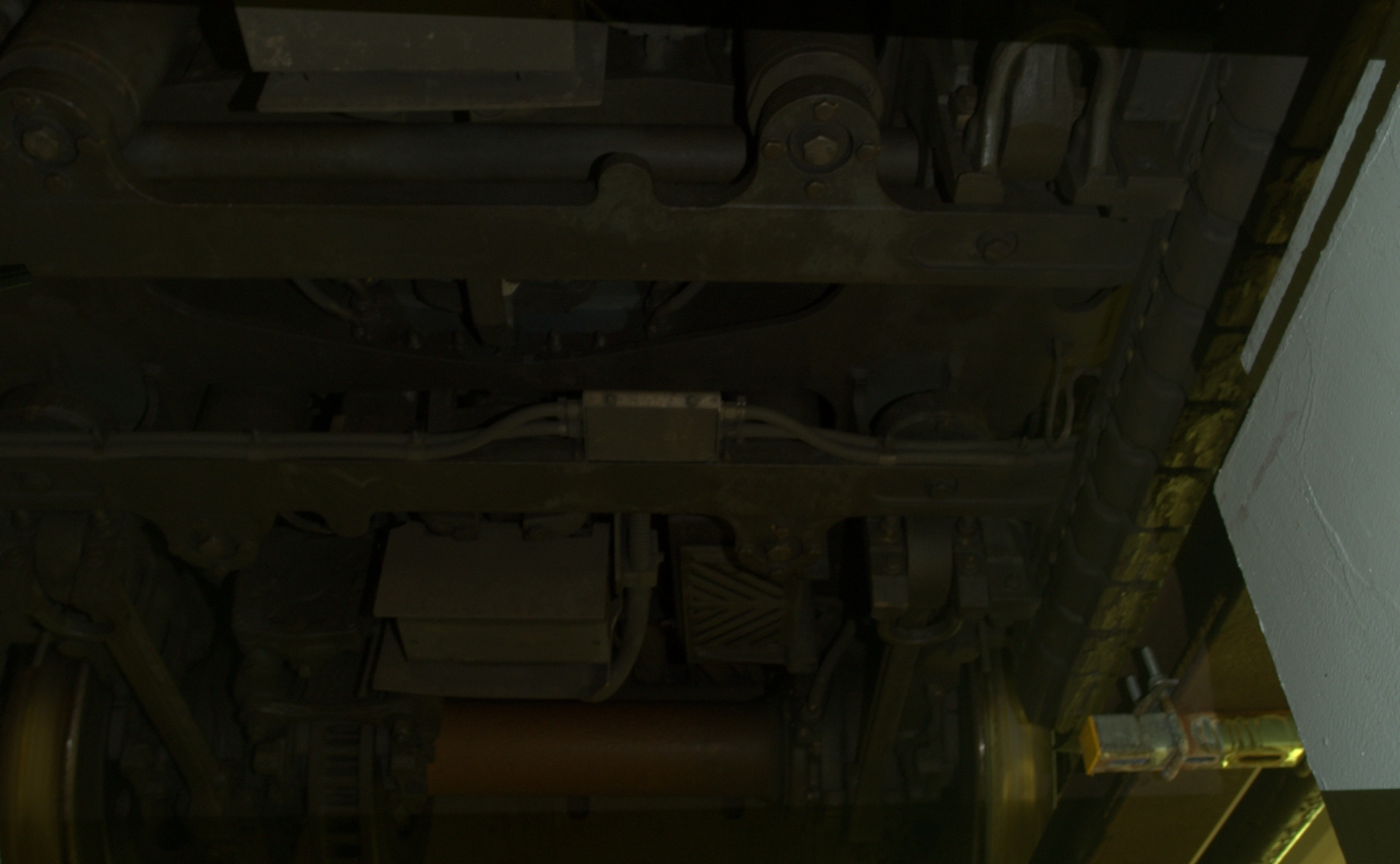 Underneath - TZ9009 - 4L 0812 - 7